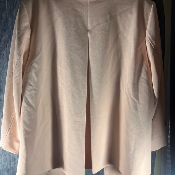 Calvin Klein Blush Color Blazer accented with Gold Buttons. Size 18W - Picture 4 of 5